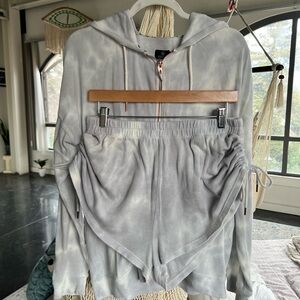 Volcom Gray Tie-Dye Hoodie and Shorts Set size large